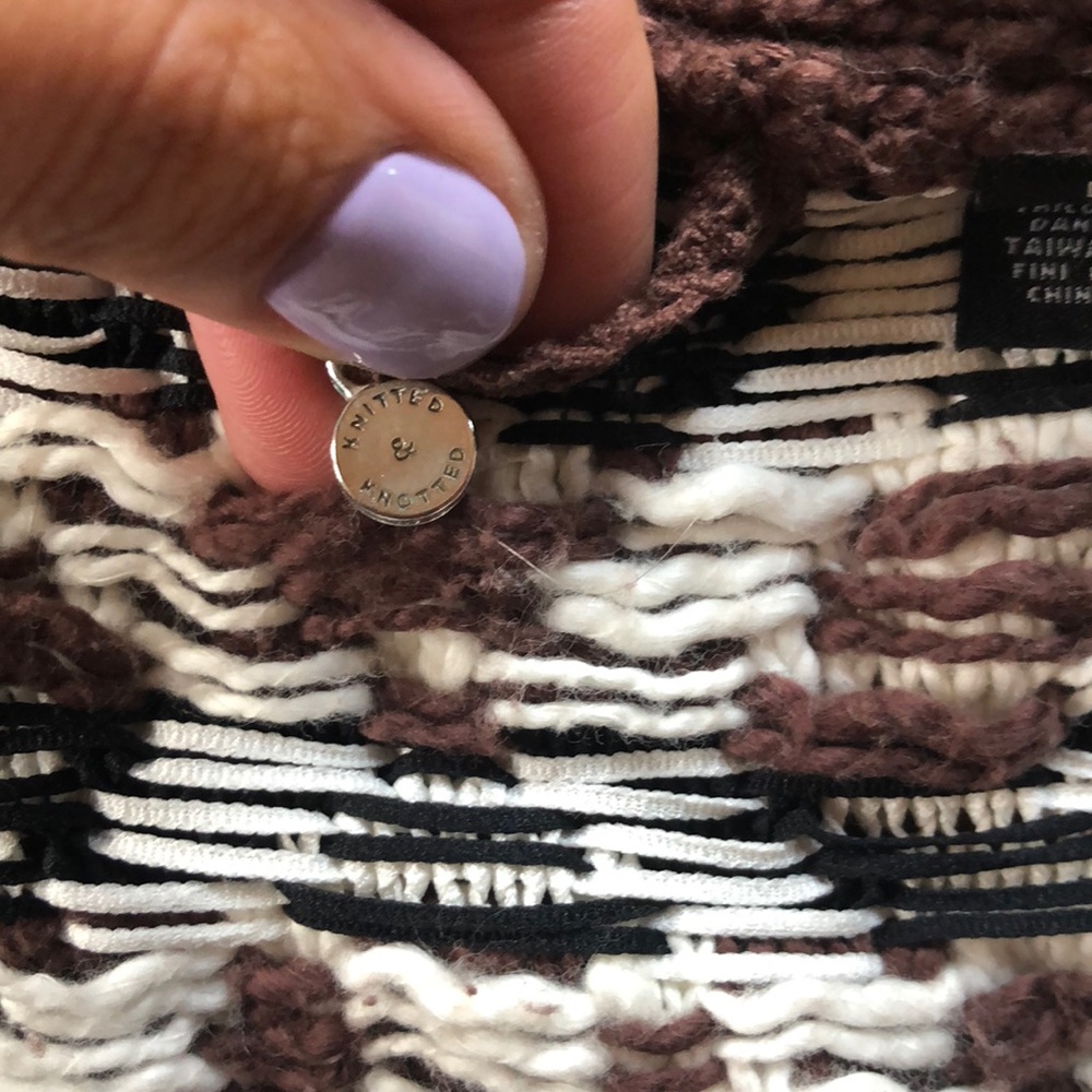Knitted & Knotted pull over sweater - Picture 3 of 5
